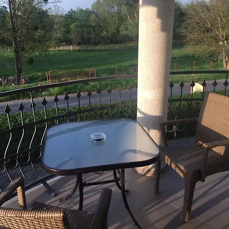 Admiral Felnottbarat Szallashely بيت ضيافة Kehidakustány