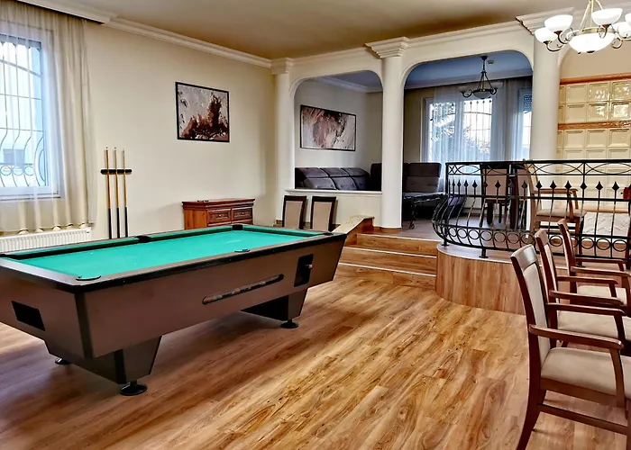 Admiral Felnottbarat Szallashely בית הארחה 4*