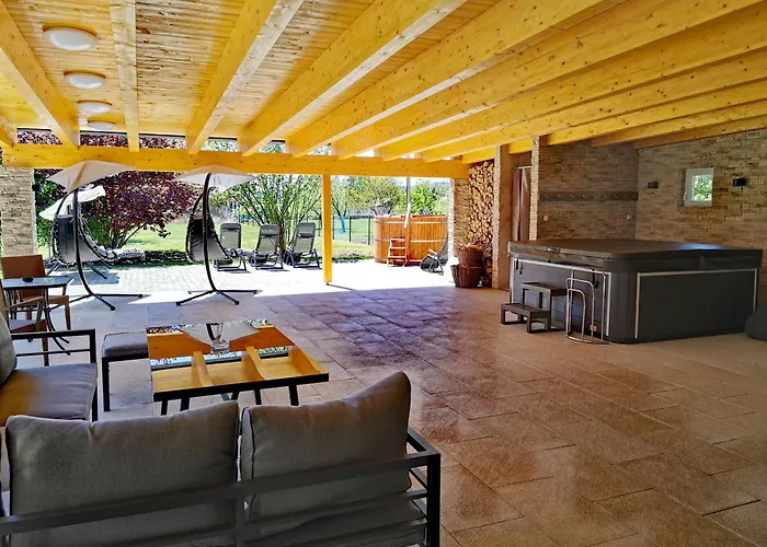 Admiral Felnottbarat Szallashely