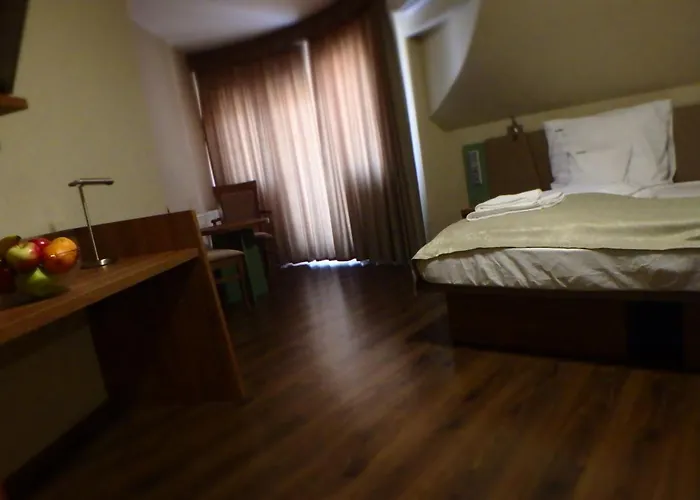 Admiral Felnottbarat Szallashely