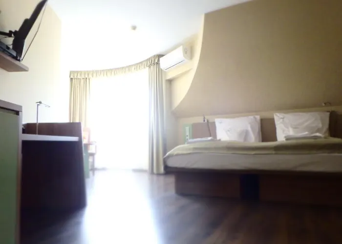 Admiral Felnottbarat Szallashely בית הארחה