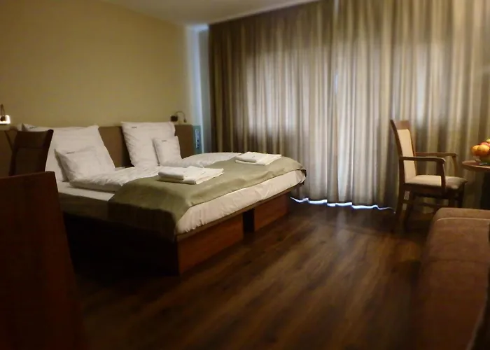 Admiral Felnottbarat Szallashely בית הארחה Kehidakustány